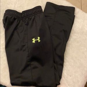 Boys Under Armour black sweat pants